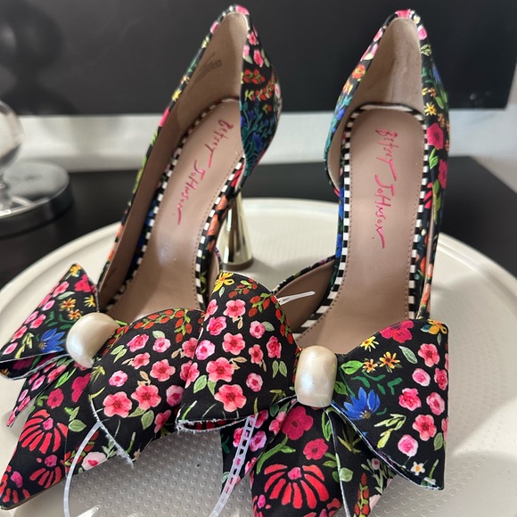 🆕Betsey Johnson KYLIEE Floral Pointed Pumps - Picture 3 of 13